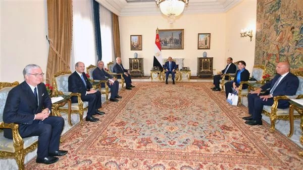 الرئيس السيسي يؤكد أهمية تعزيز التعاون مع إيطاليا في المجالات التجارية والاستثمارية الرئيس السيسي يؤكد أهمية تعزيز التعاون مع إيطاليا في المجالات التجارية والاستثمارية
