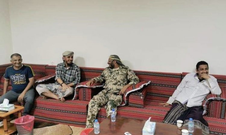 دعت إليه الإمارات وترأسه طارق وحضره أبي العباس وعدد من القيادات الحزبيه… تفاصيل اجتماع سري عقد بالمخا لمناقشة مخطط خطير يستهدف قيادات الشرعية في تعز