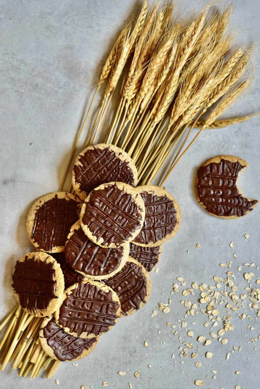 Healthy Chocolate Digestive Biscuits Recipe (Oat Cookies) Alphafoodie