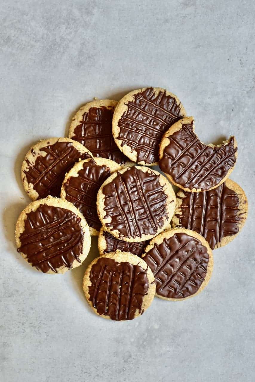 Healthy Chocolate Digestive Biscuits Recipe (Oat Cookies) Alphafoodie