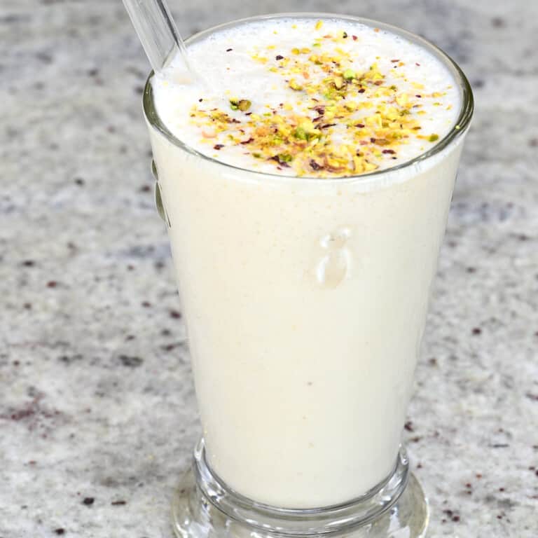 How to Make A Banana Milkshake (Without Ice Cream + Variations