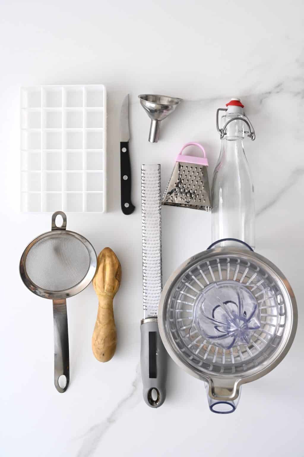 How to Juice a Lemon (6 Methods With + Without Juicer + Freeze it