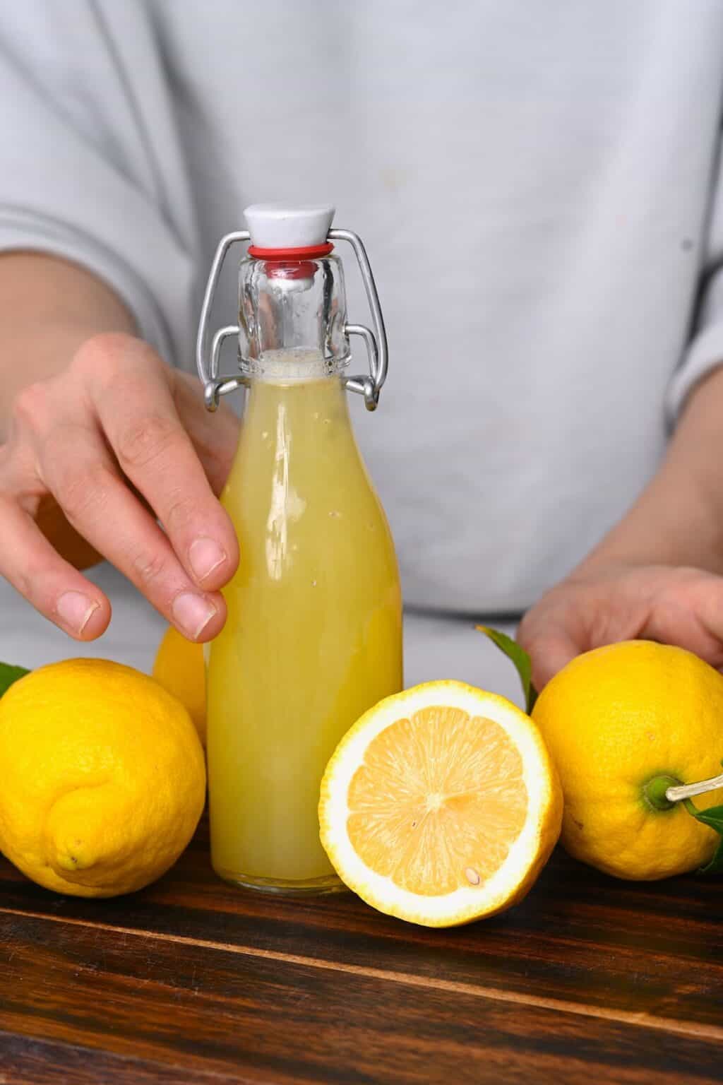 How to Juice a Lemon (6 Methods With + Without Juicer + Freeze it