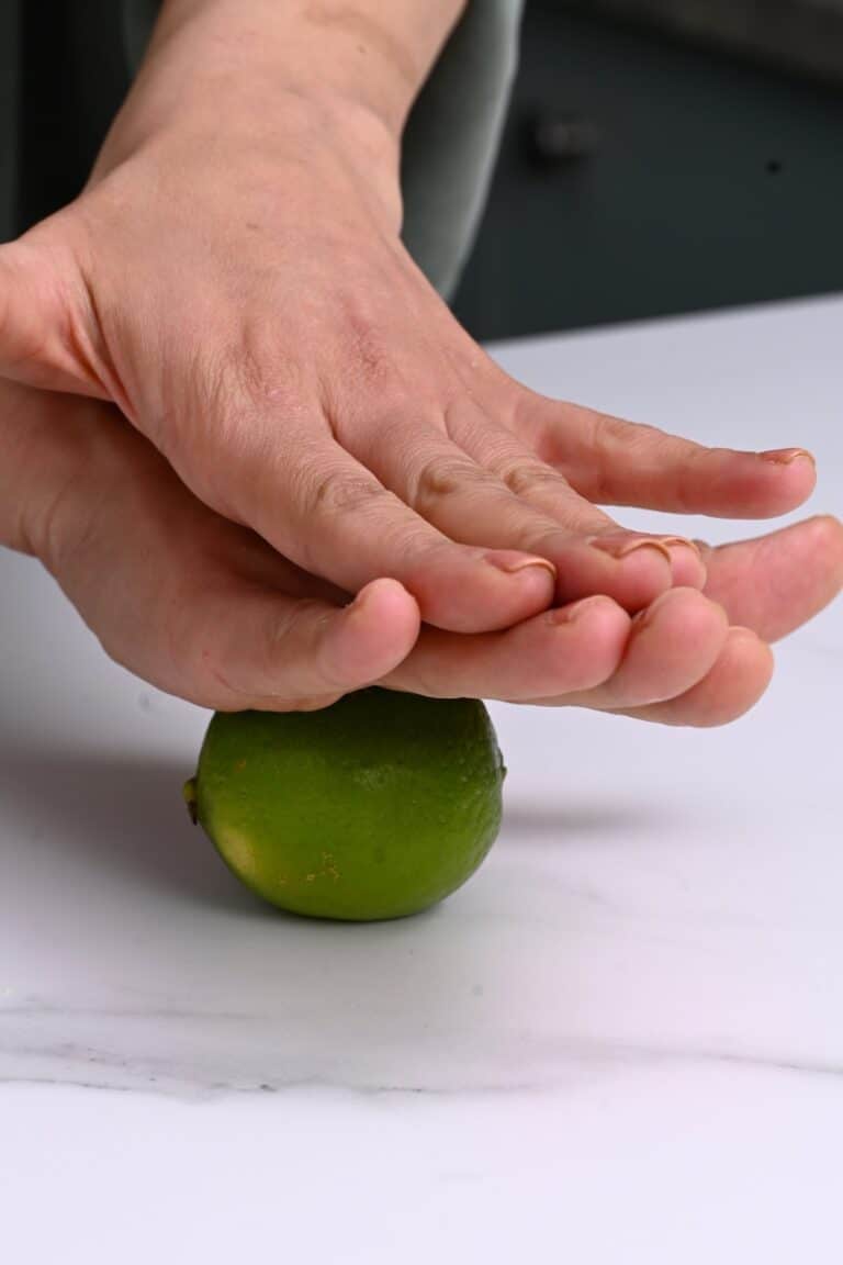 How to Juice a Lime (6 Methods With + Without Juicer + Freeze it