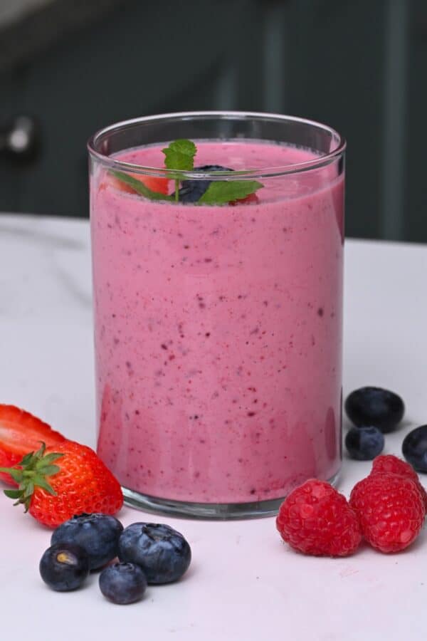 Super Easy Berry Smoothie Alphafoodie