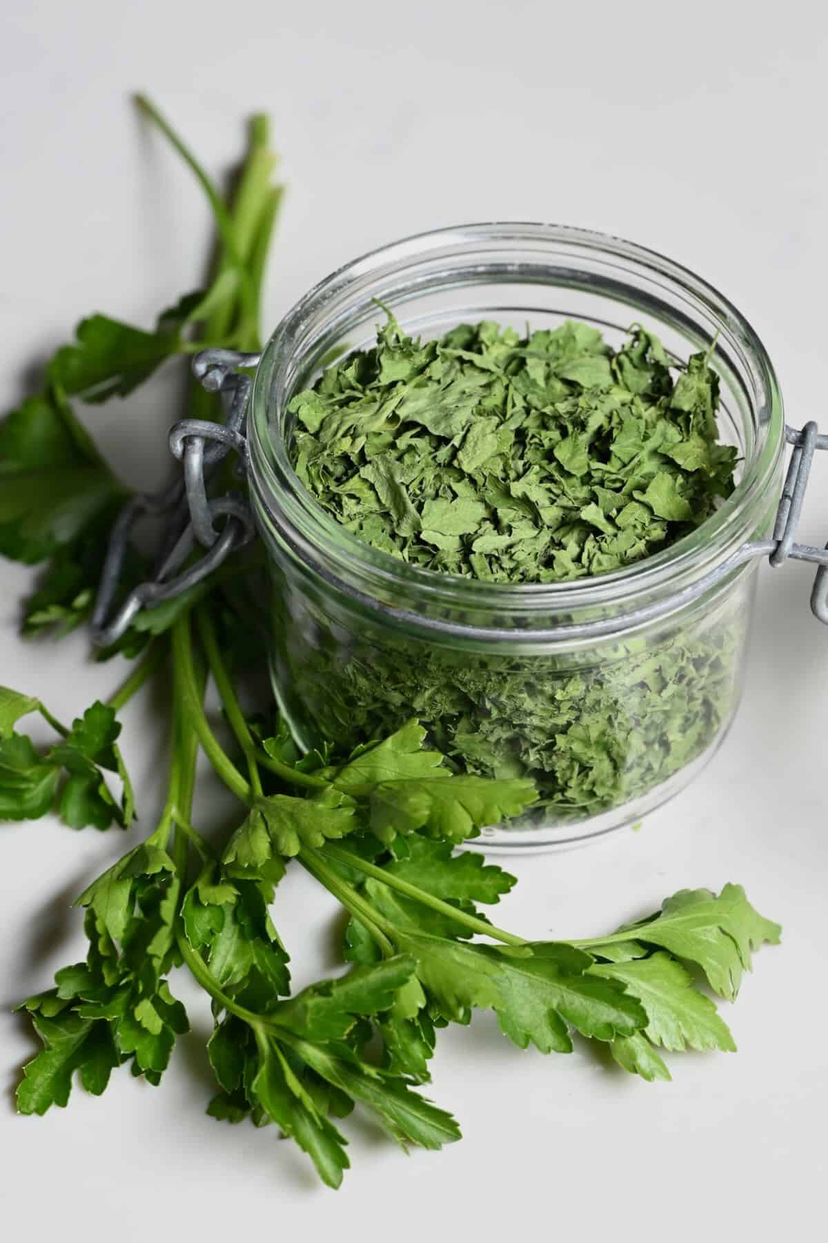 How to Dry Parsley (3 Methods) Alphafoodie