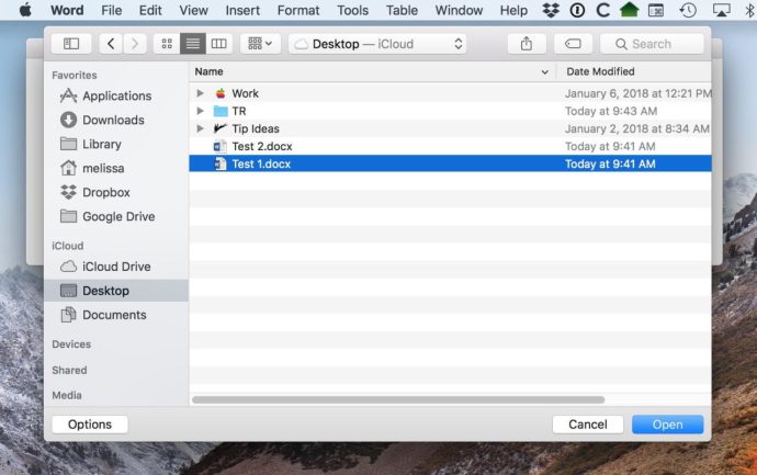 Öppna den första versionen av dokumentet för att jämföra i Word