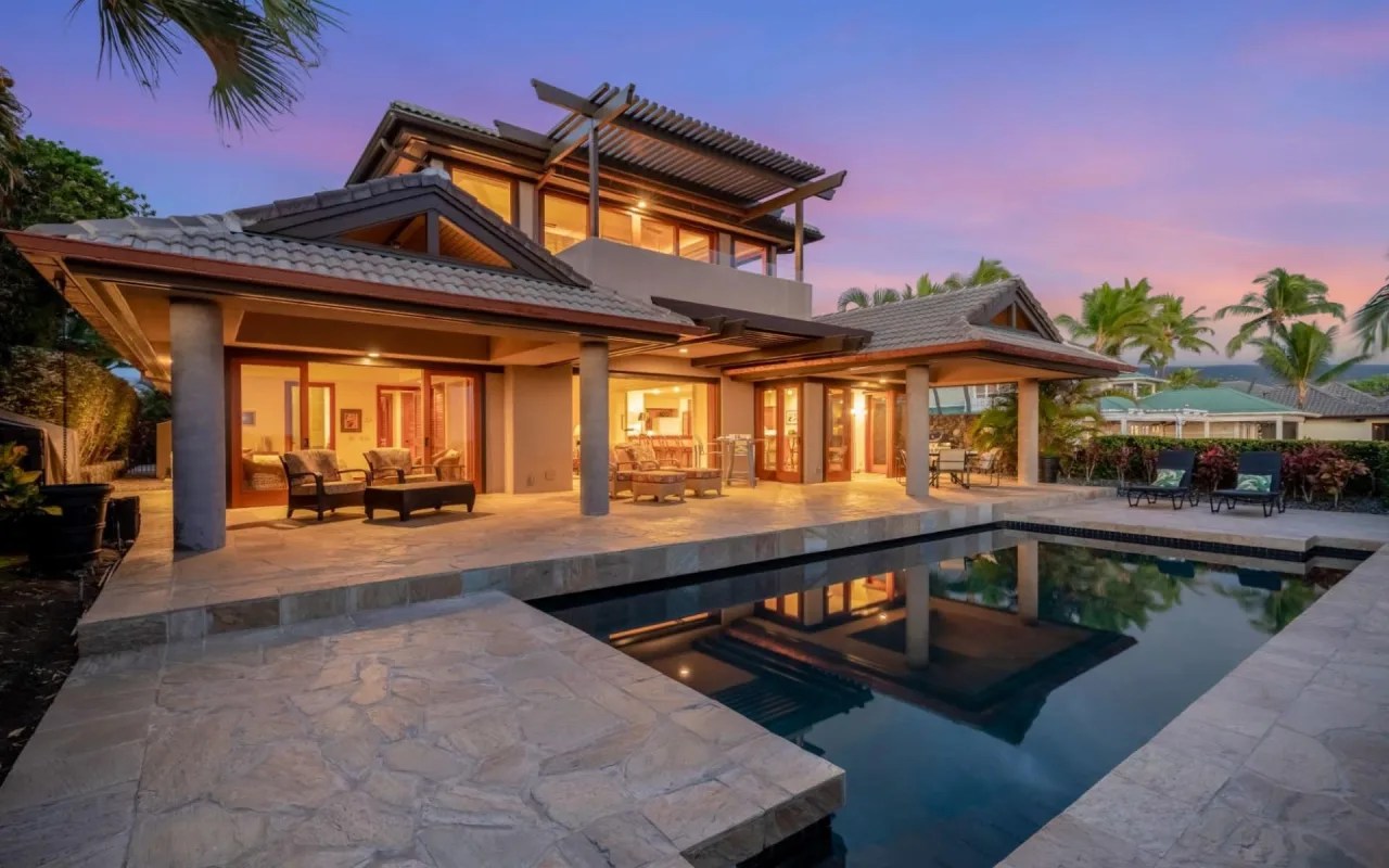 What's the Untold Story of KailuaKona Luxury Real Estate? Alpine Home