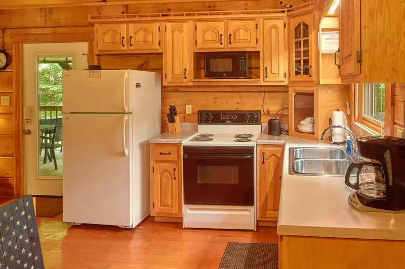 NATURES HIDEAWAY 2 bedroom Cabin in Sevierville Alpine Chalet Rentals