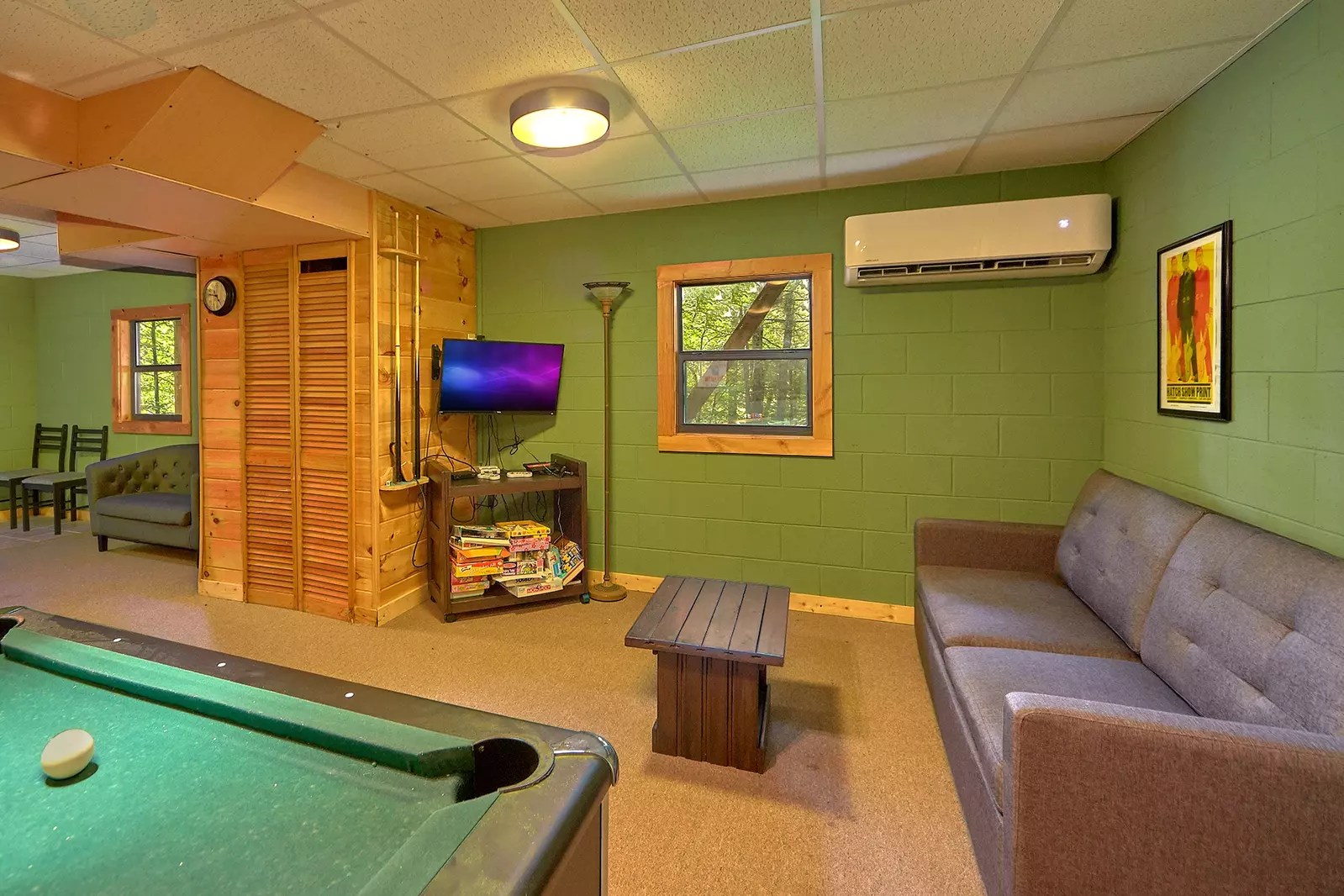 NATURES HIDEAWAY 2 bedroom Cabin in Sevierville Alpine Chalet Rentals