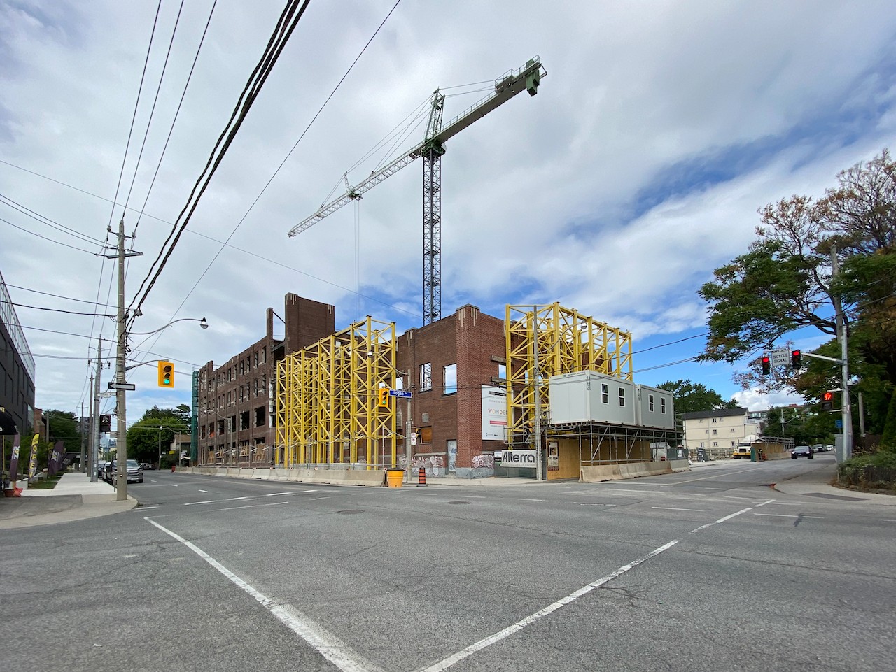 Tower crane now installed at Wonder Condos in Leslieville Alterra