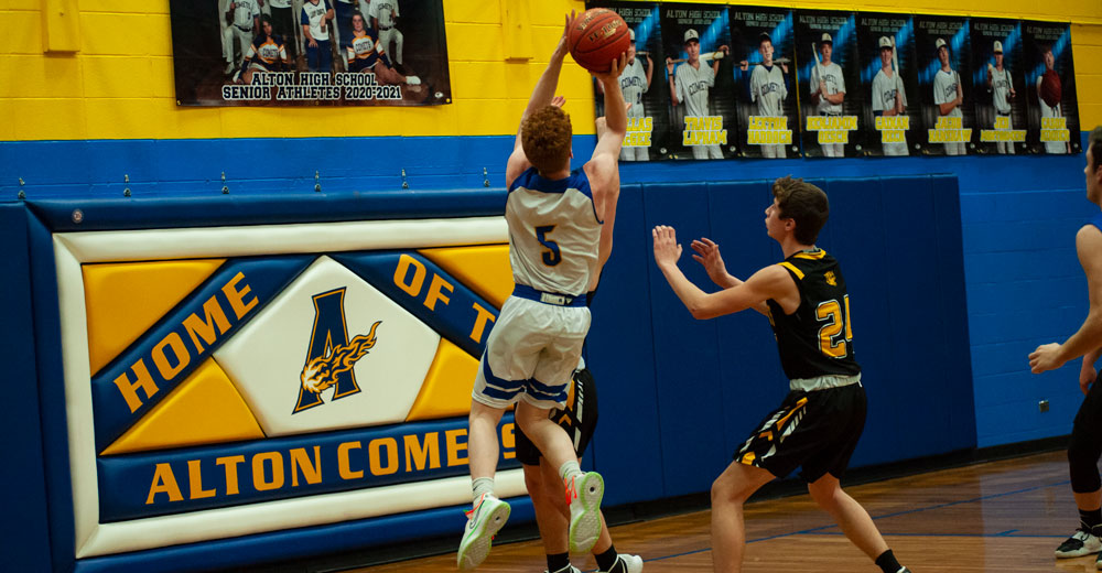 Boys Alton Comets Basketball Team Wins Over Summersville Wildcats