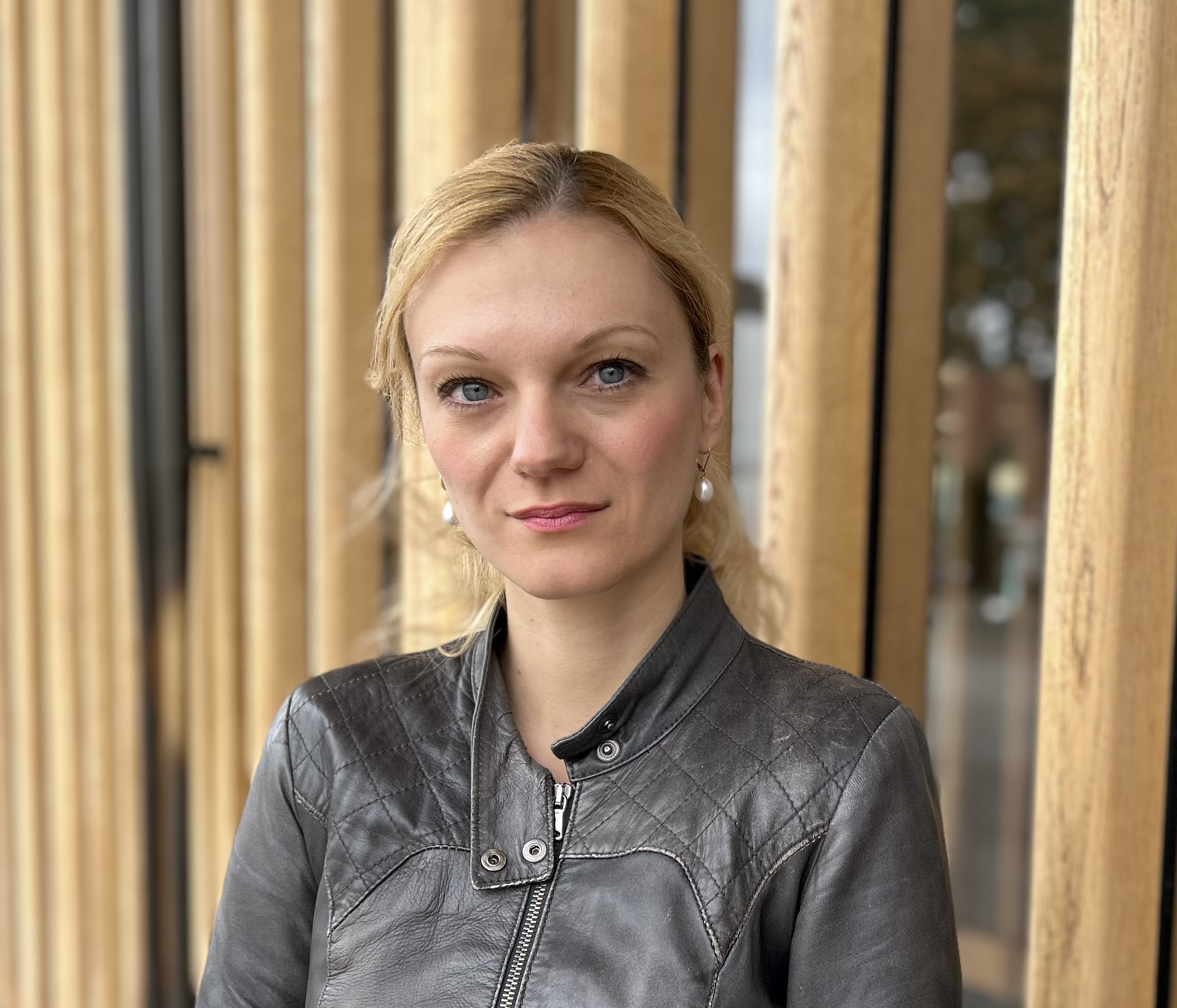 JANINA DILL Oxford Alumni