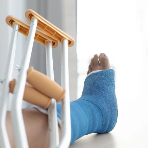 How to Apply Ice Pack on a Ligament Injury A Caregiver's Guide AlzheimersLab