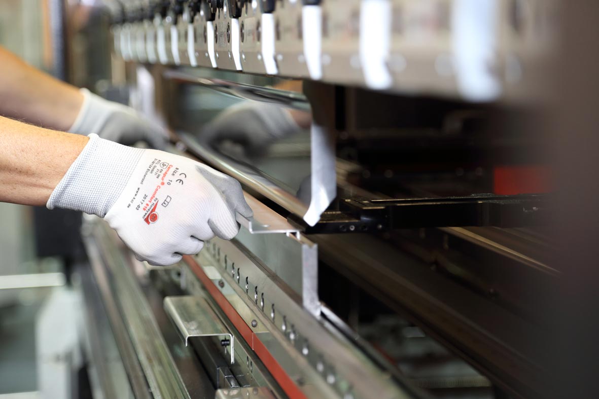 Description HG ATC pressbrakes with automatic tool changer AMADA GmbH