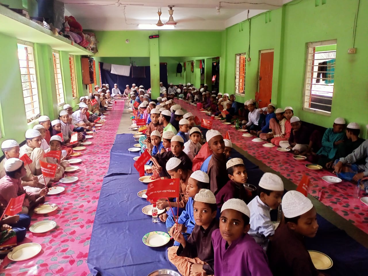 বরিশালের ৬টি জেলার এমিতখানায় খাবার বিতরণ করেছে রবি