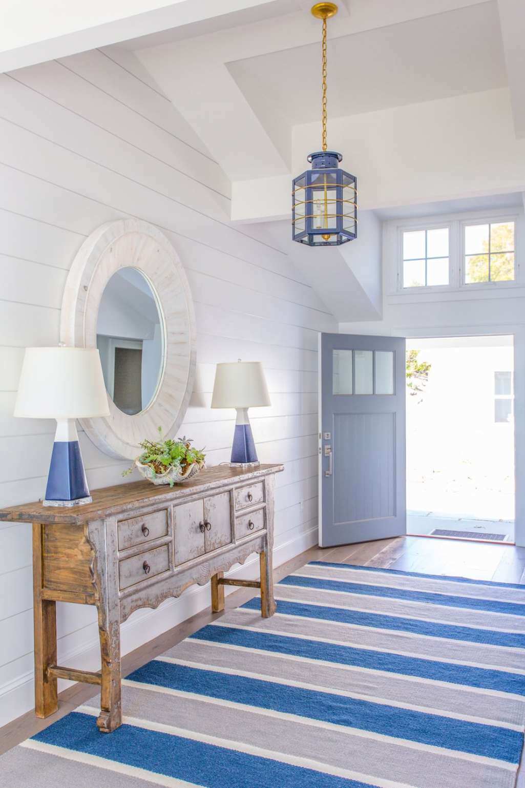 Coastal Entryway Decor Ideas