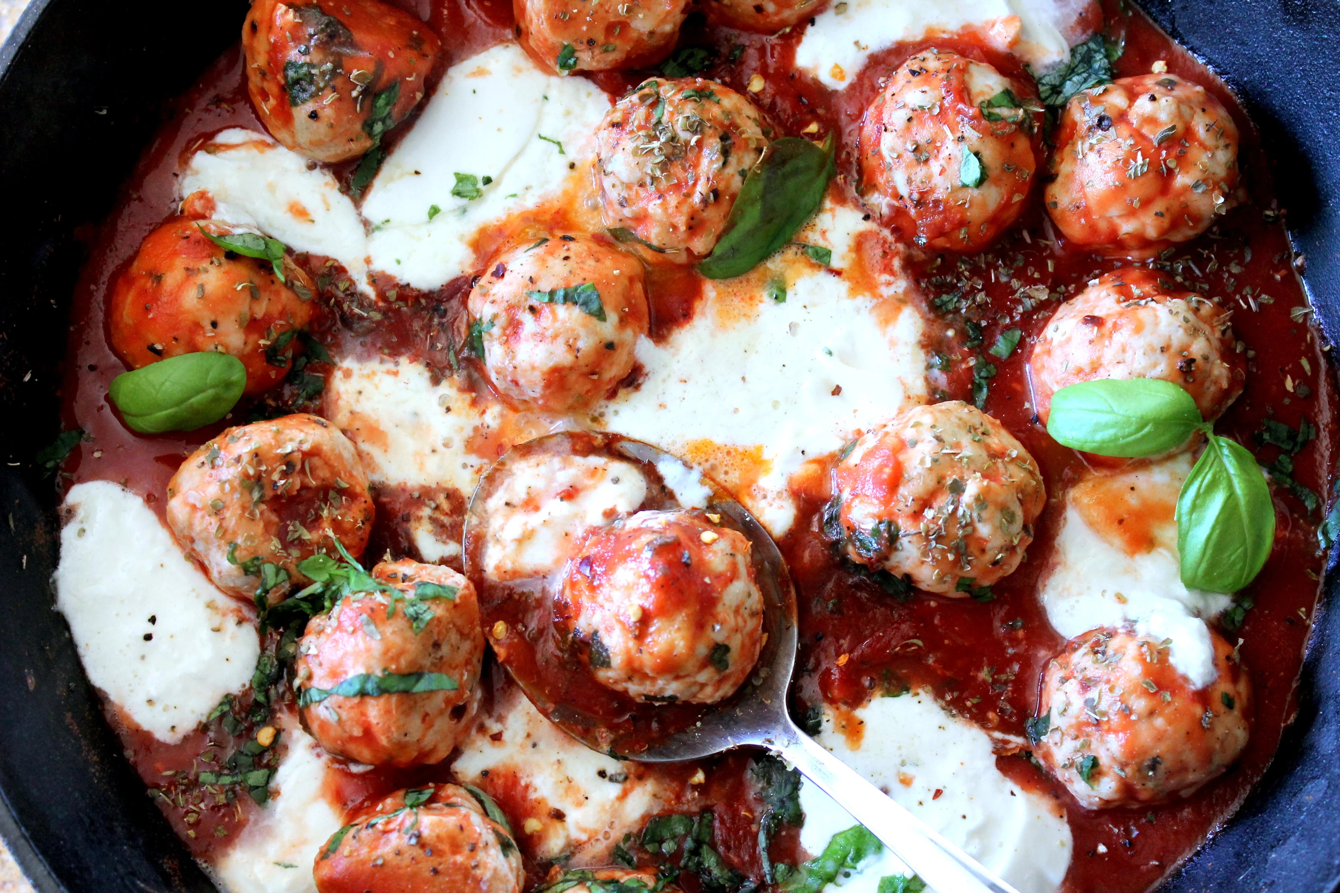 Healthy Turkey Meatballs in Tomato Basil Sauce