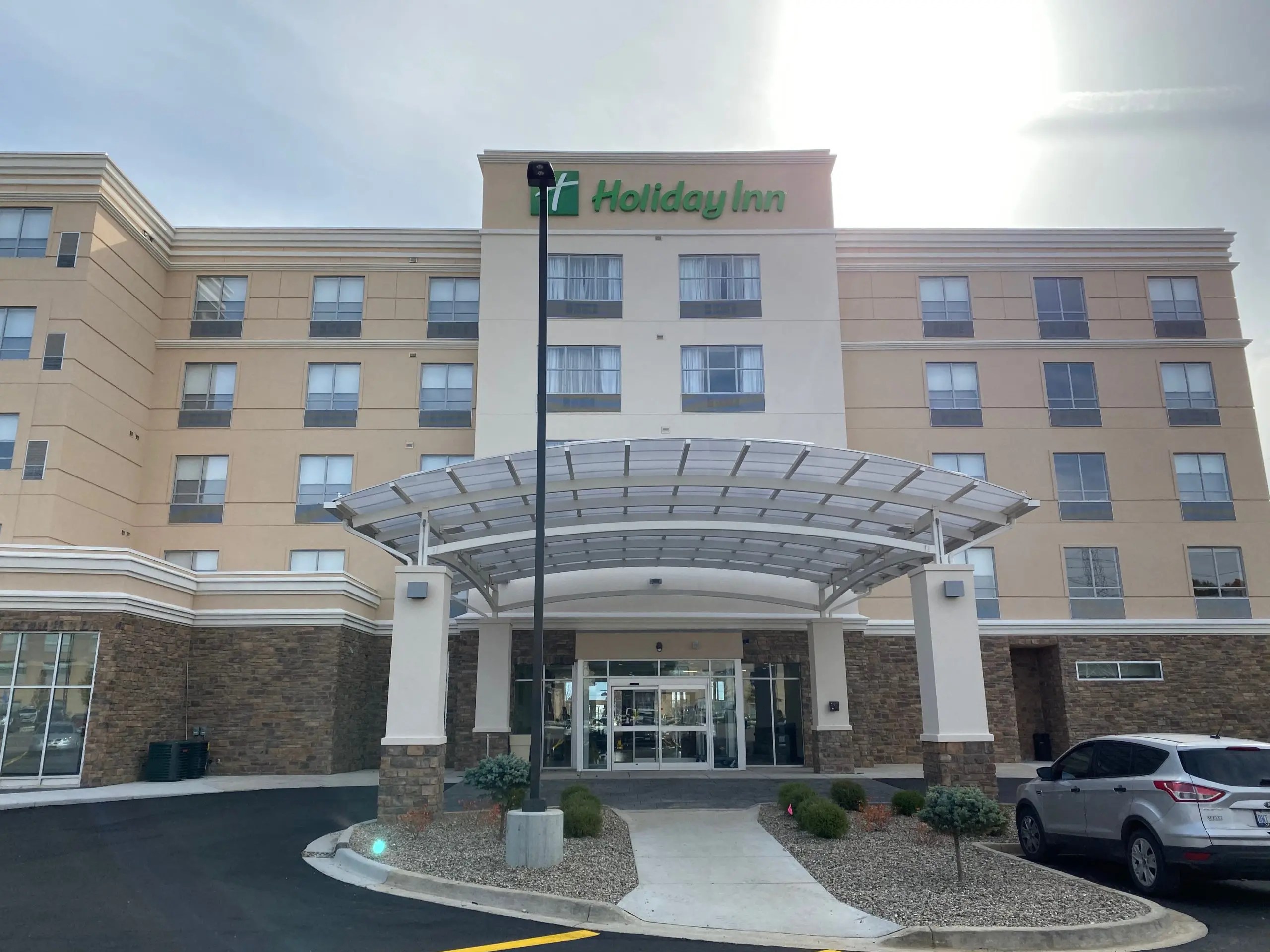 New Holiday Inn & Suites Hotel Opens in Kalamazoo, Michigan Amerilodge