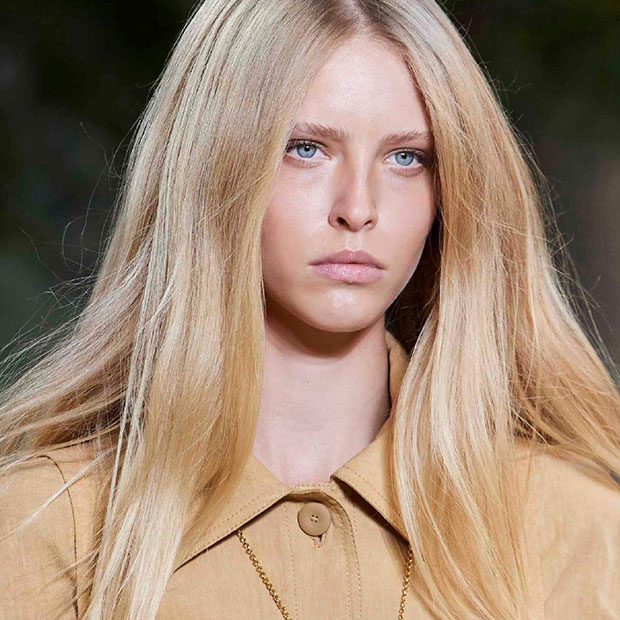 Taglio capelli lunghi 2021, scalati e pari idee dalle