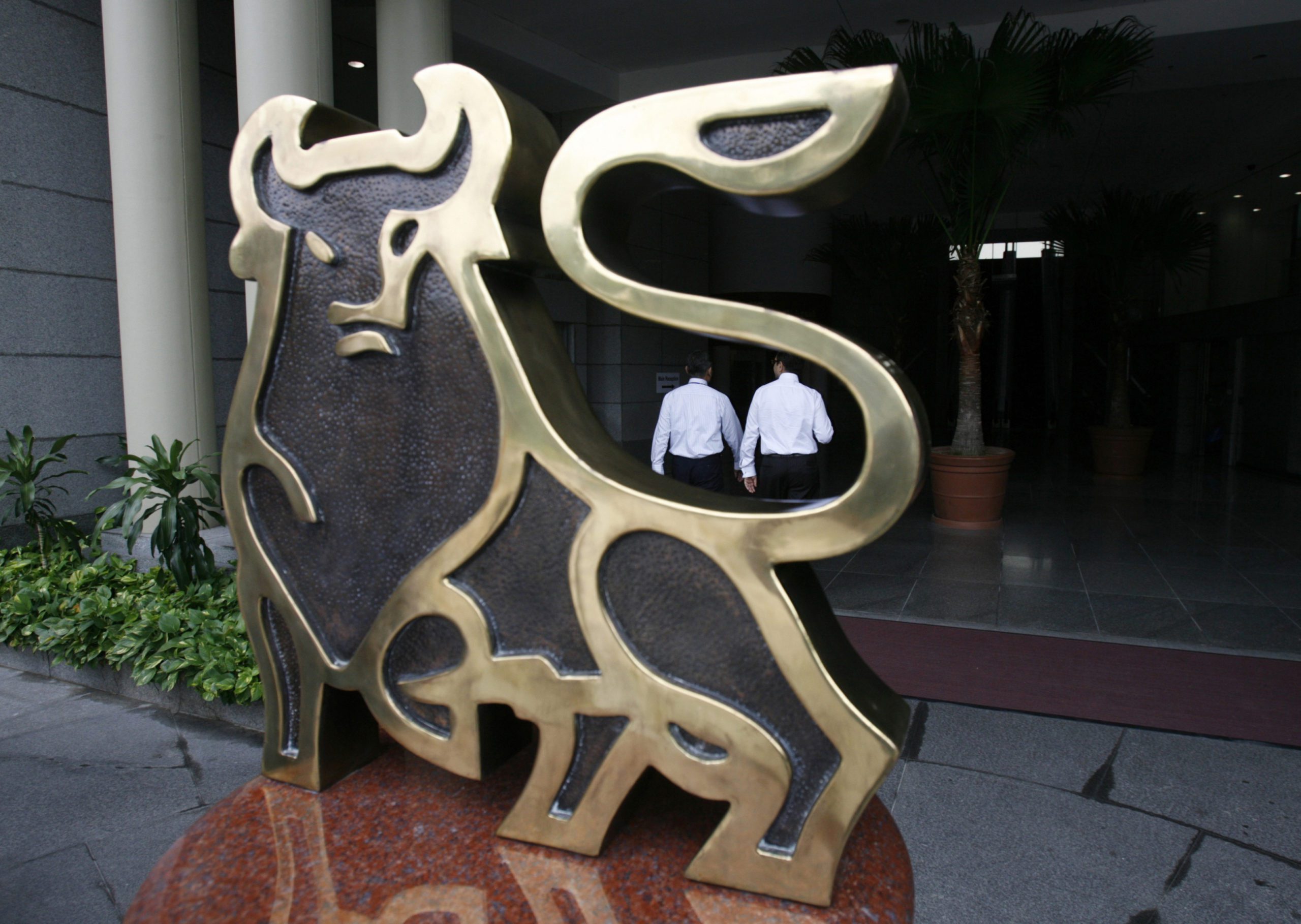 NEWS Merrill Lynch pays 12M in fines for failing to file 100s of SARs