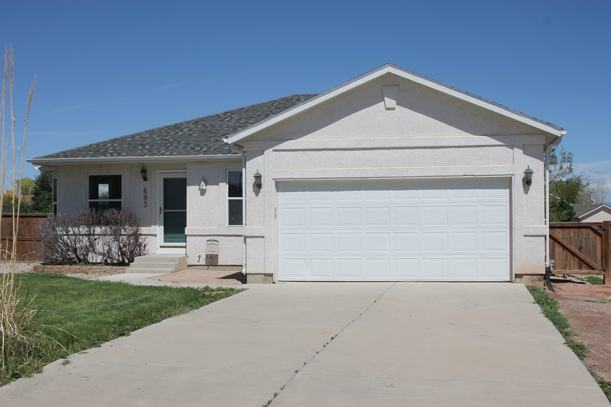 693 S Bond Dr, Pueblo West CO 81007