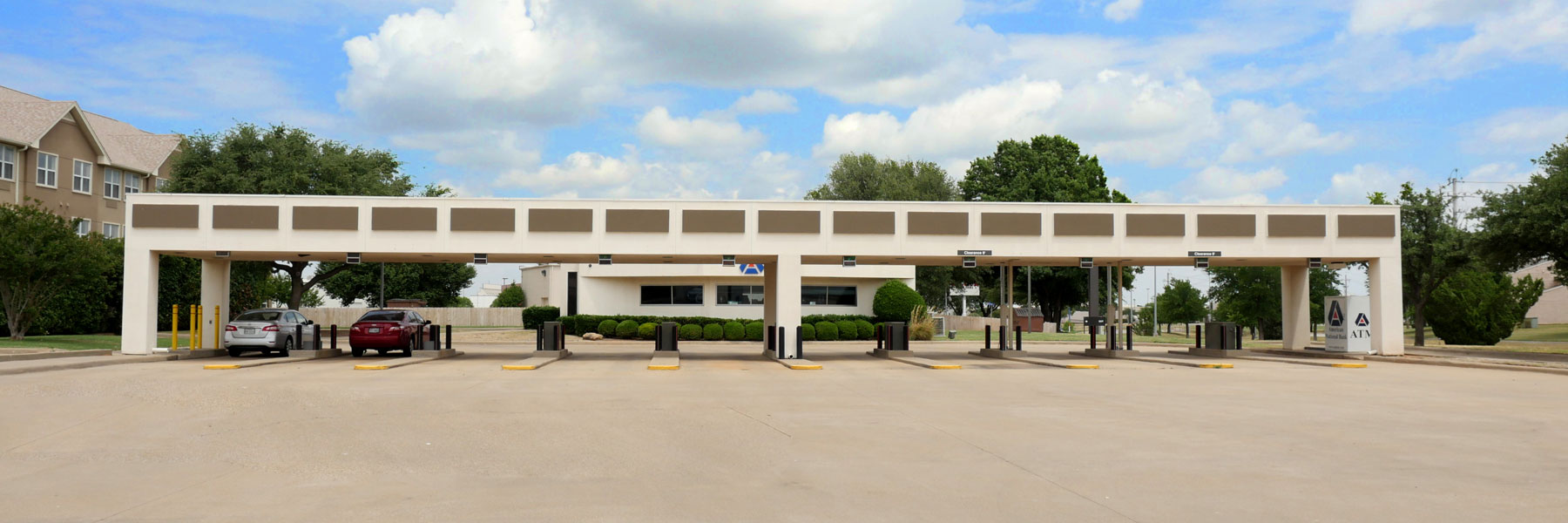 Elmwood DriveThru American National Bank & Trust