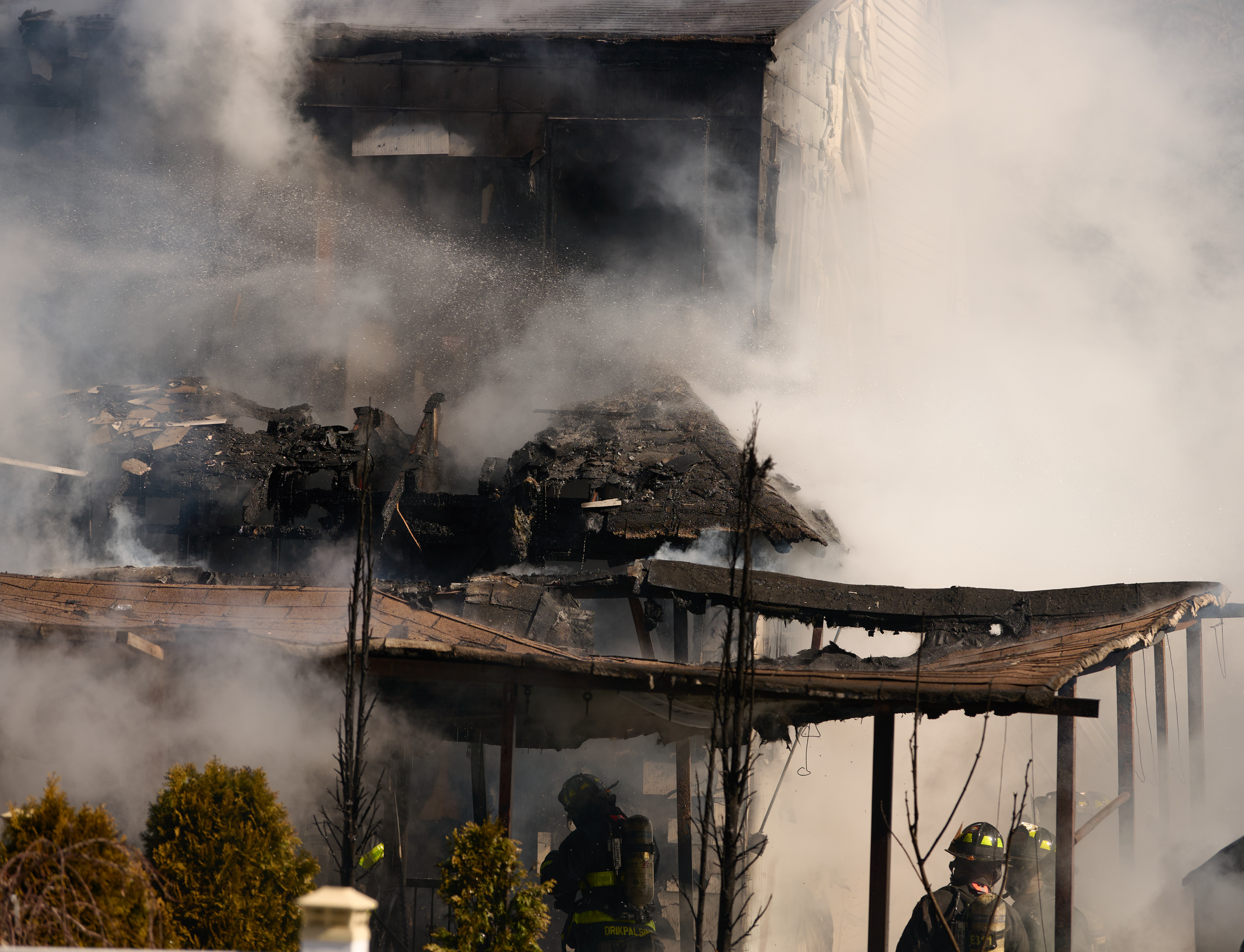 Fast-moving Queens fire engulfs home, leaves man dead
