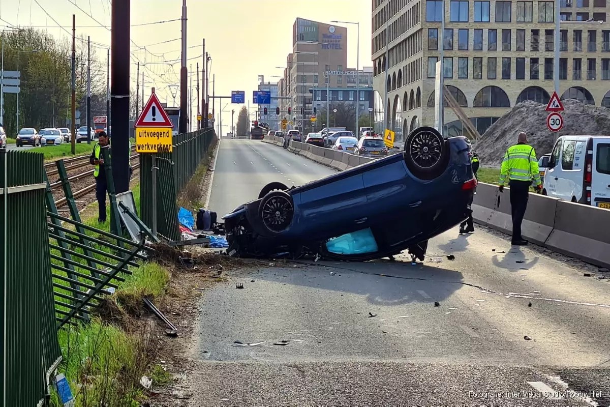 Auto Over De Kop In Nieuw West - Amsterdamsdagblad.nl