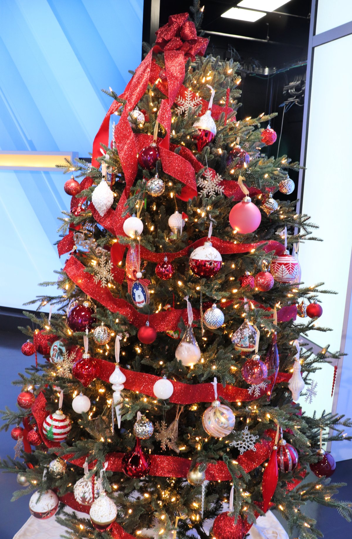 Decorating a Meaningful and Beautiful Holiday Tree Amy Latta Creations