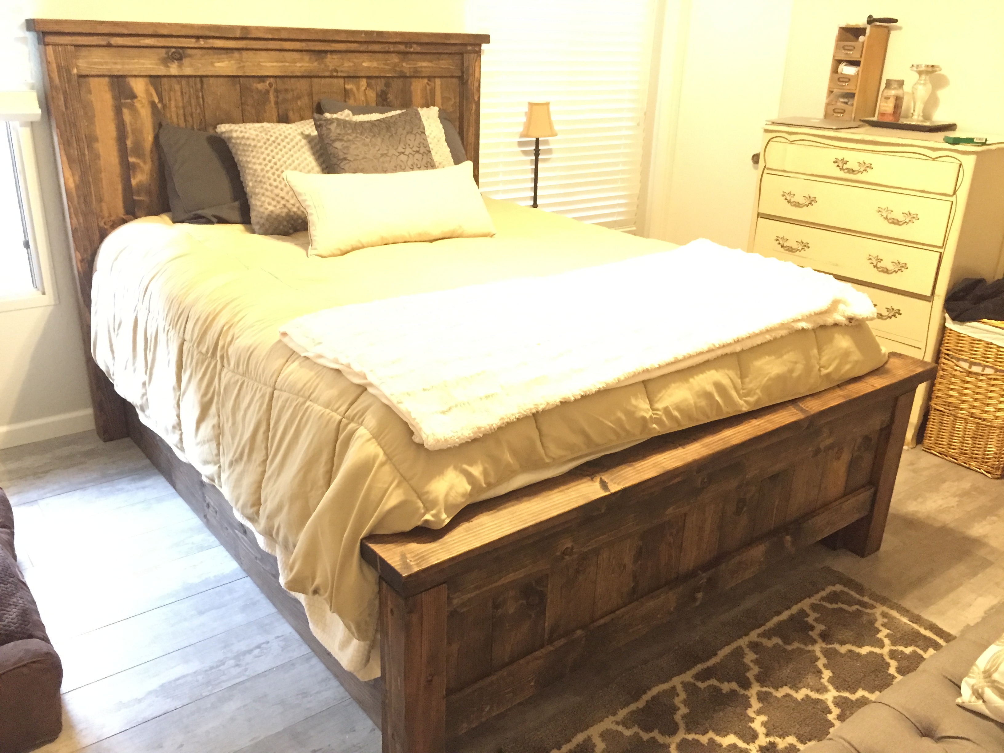 Ana White Farmhouse Bed Queen Sized DIY Projects
