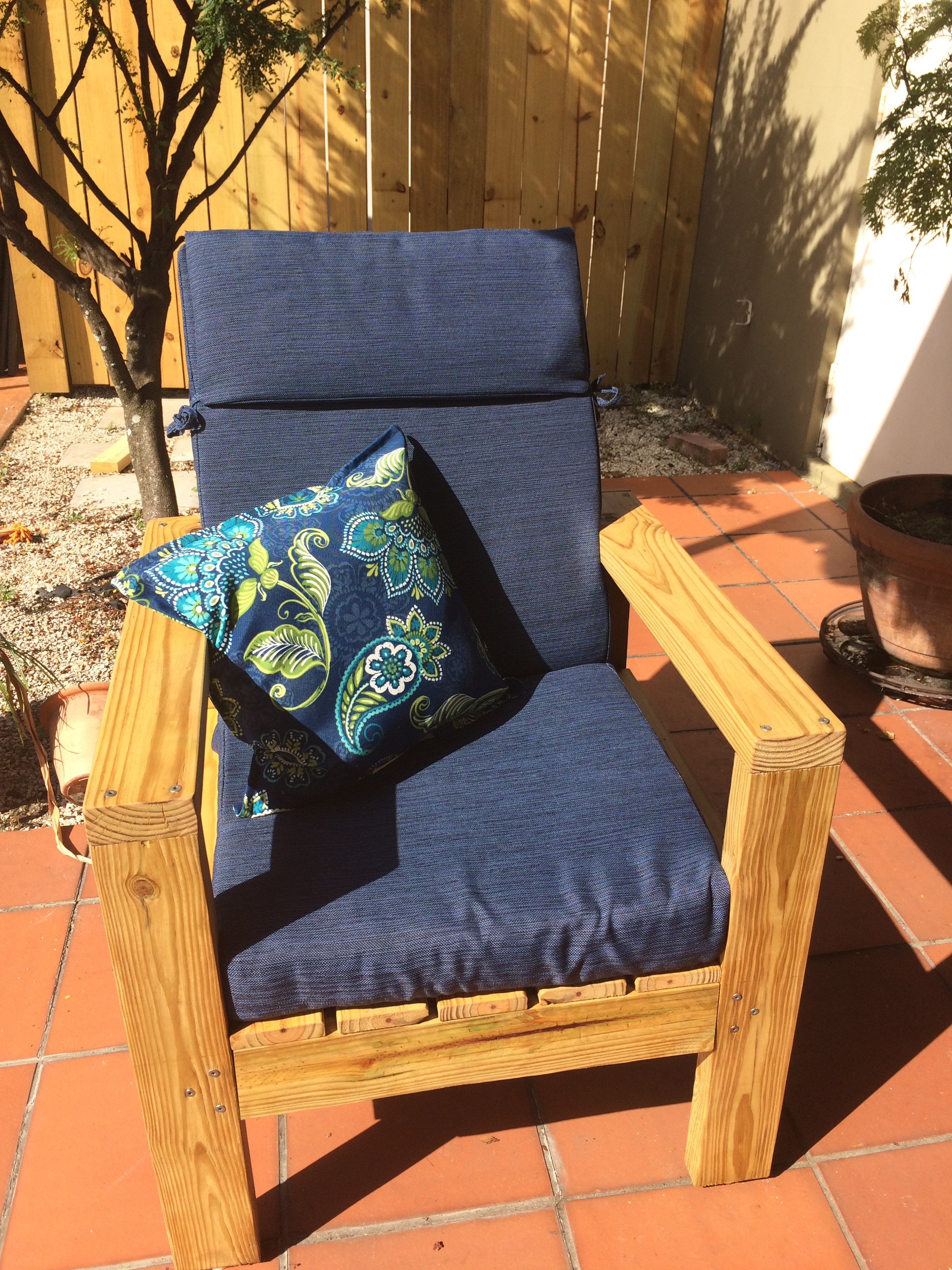 Ana White simple outdoor chair DIY Projects