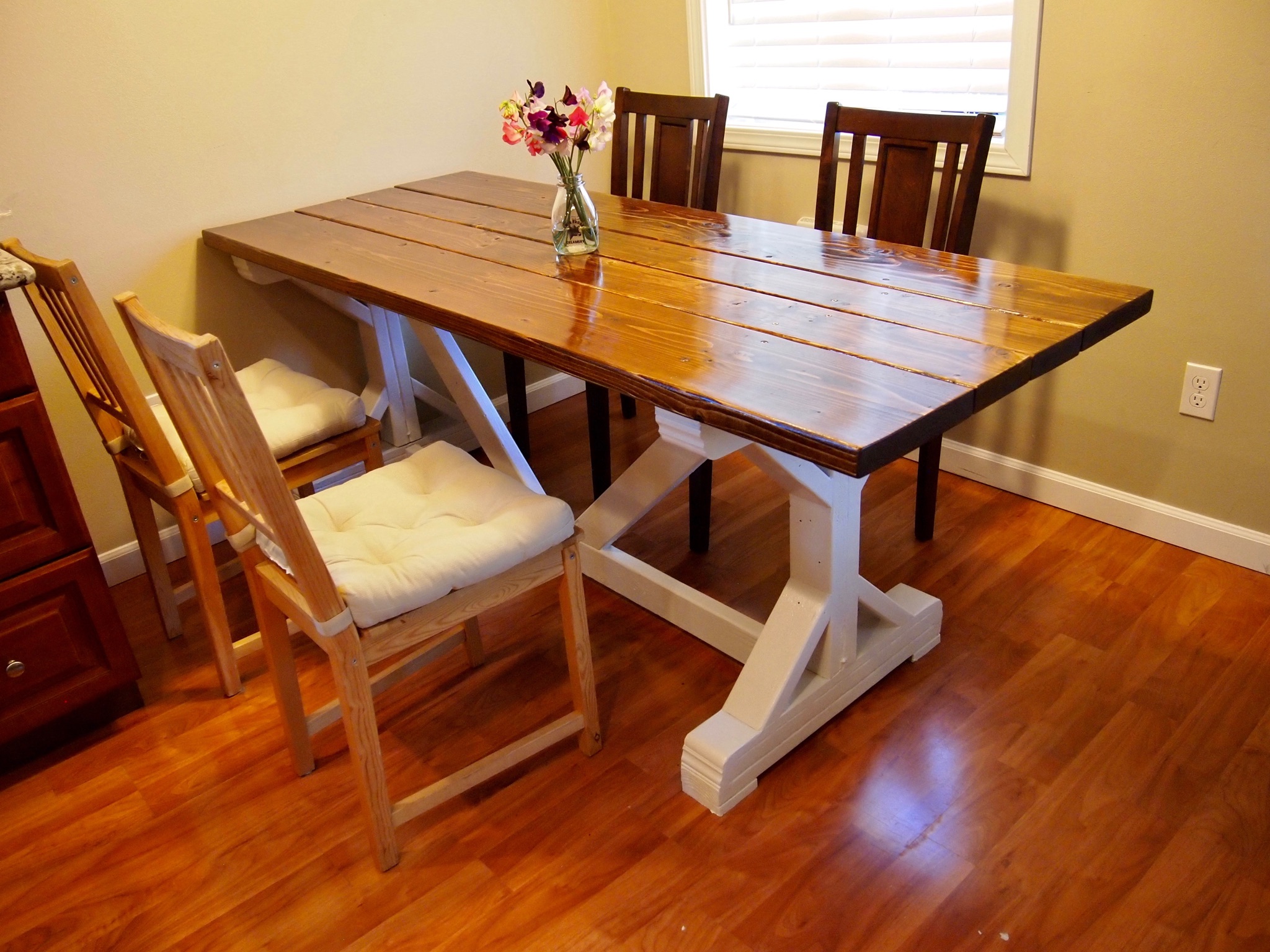 Ana White Farmhouse Table DIY Projects