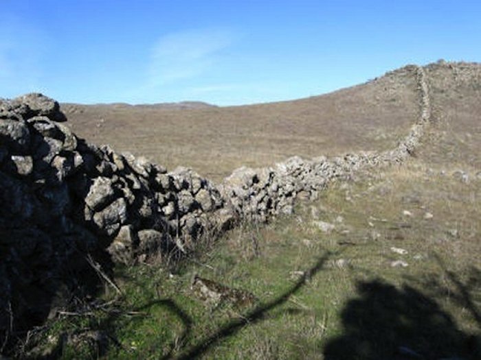 Mystery Of Great Wall Of California An Ancient Unsolved Enigma