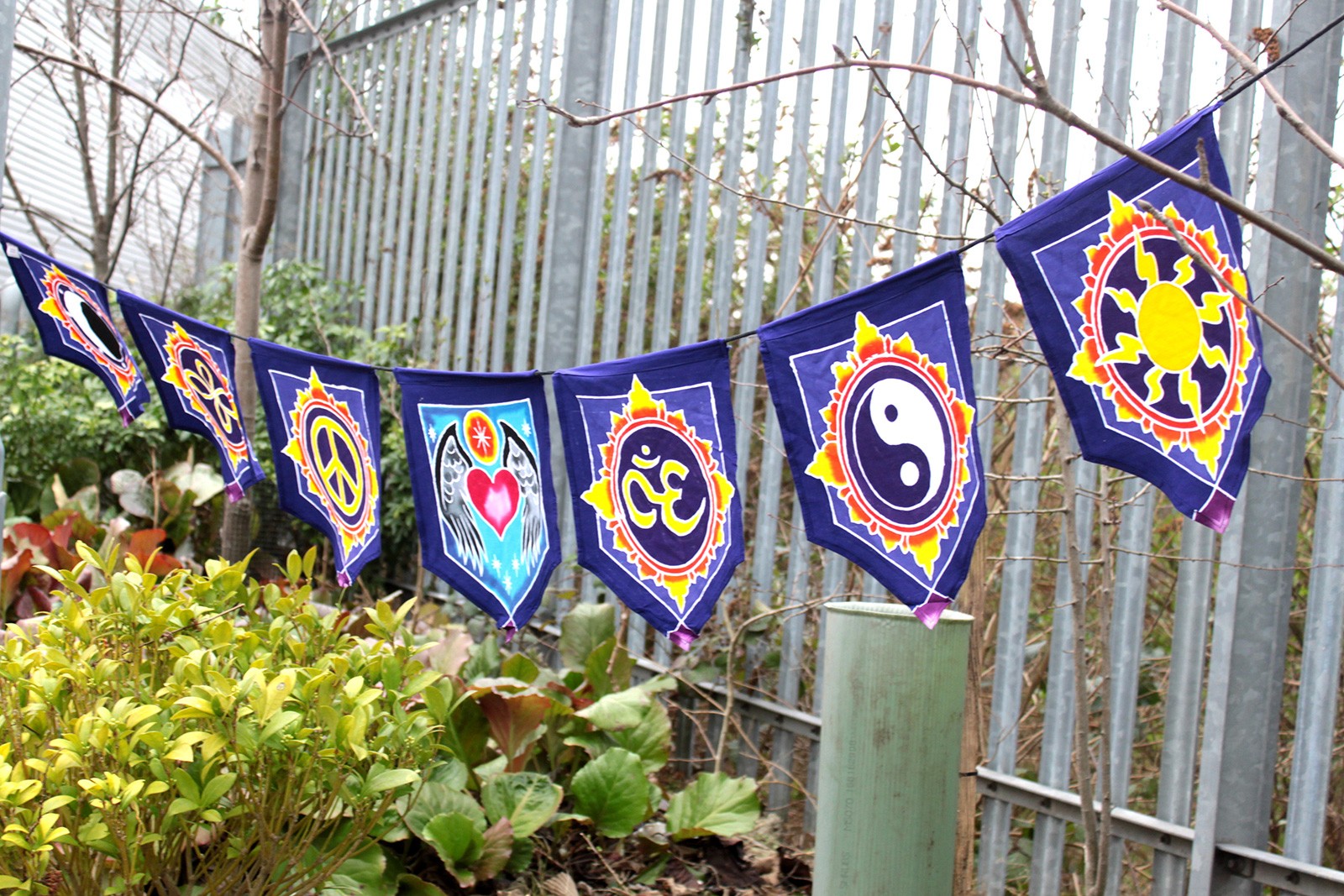 Wholesale 7 Flags Banner Love in the Centre Ancient Wisdom Giftware
