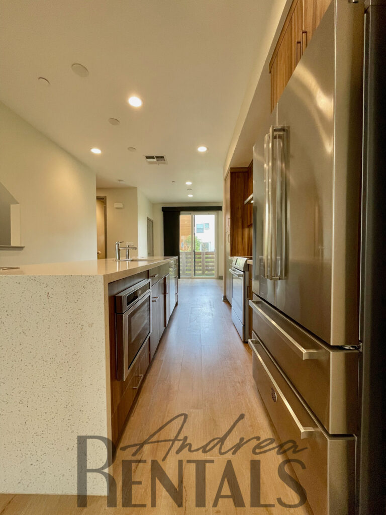 Pristine New Condo for Rent in West Oakland's Station House Luxury