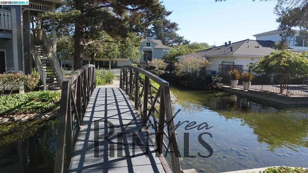 Bright and Modern 2bed/2bath in Gated Community on the East Bay