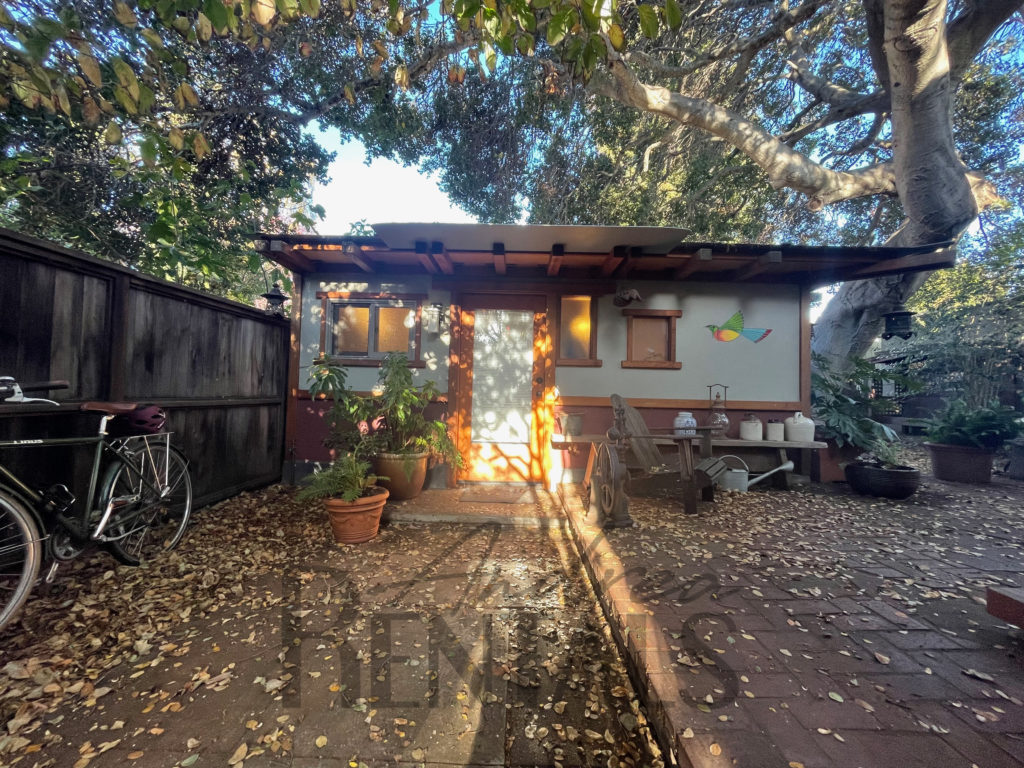Beautiful and peaceful Rockridge ADU with shady yard and laundry