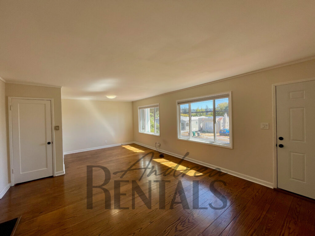 Bright and sunny 1BR/1BA apartment in Maxwell Park with storage & parking available