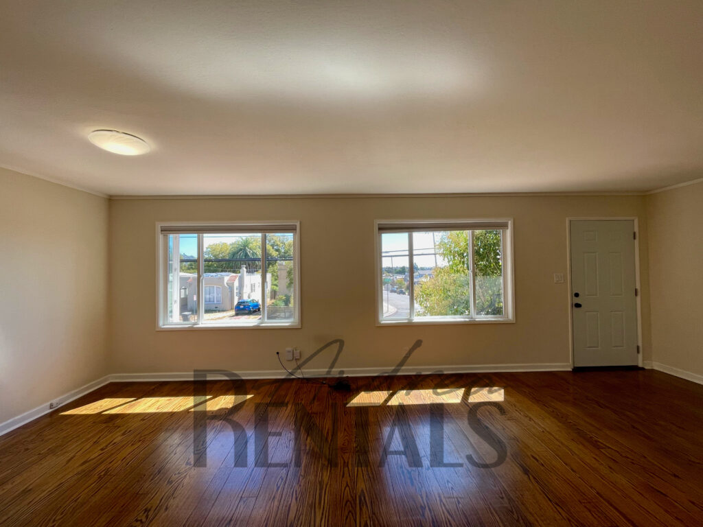 Bright and sunny 1BR/1BA apartment in Maxwell Park with storage & parking available