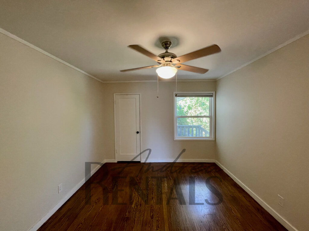 Bright and sunny 1BR/1BA apartment in Maxwell Park with storage & parking available