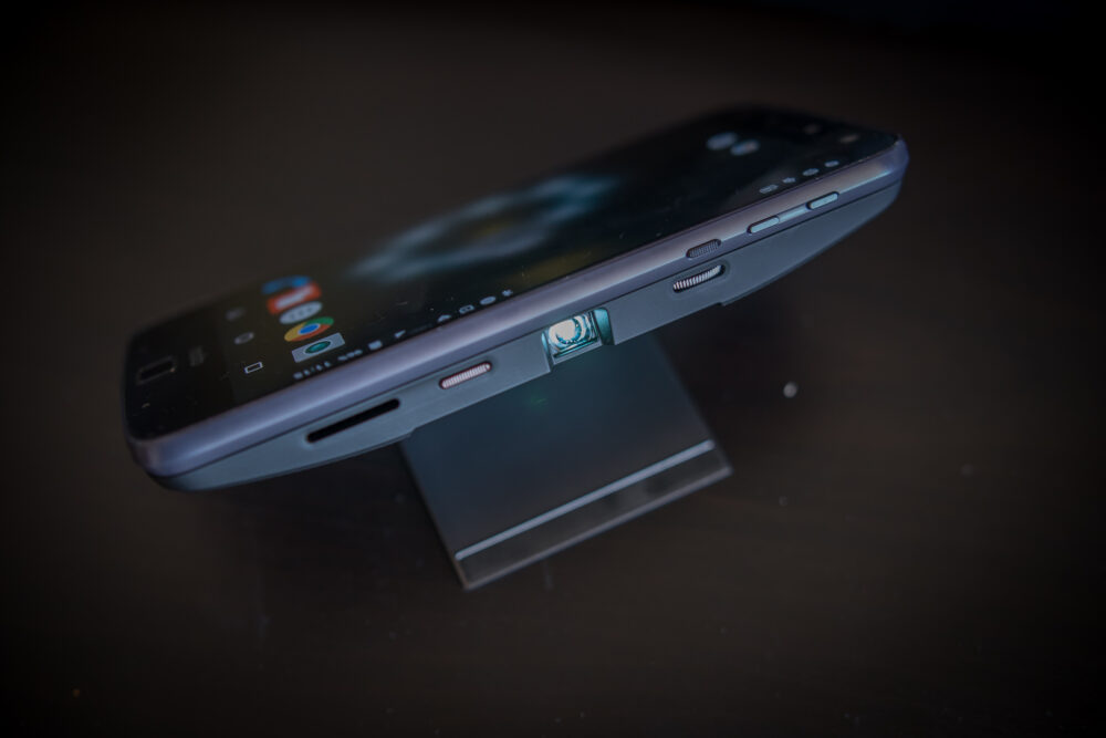 Deal: Buy any Moto Mod from Verizon, get the Insta-Share Projector Moto