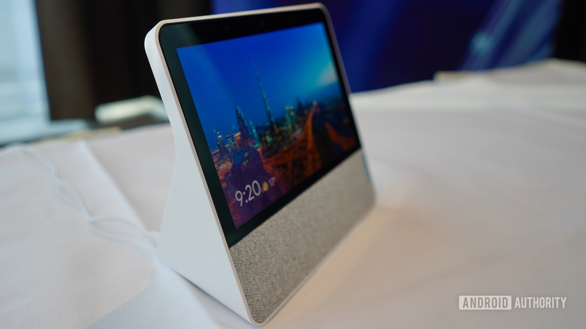 Lenovo Smart Display 7 left profile