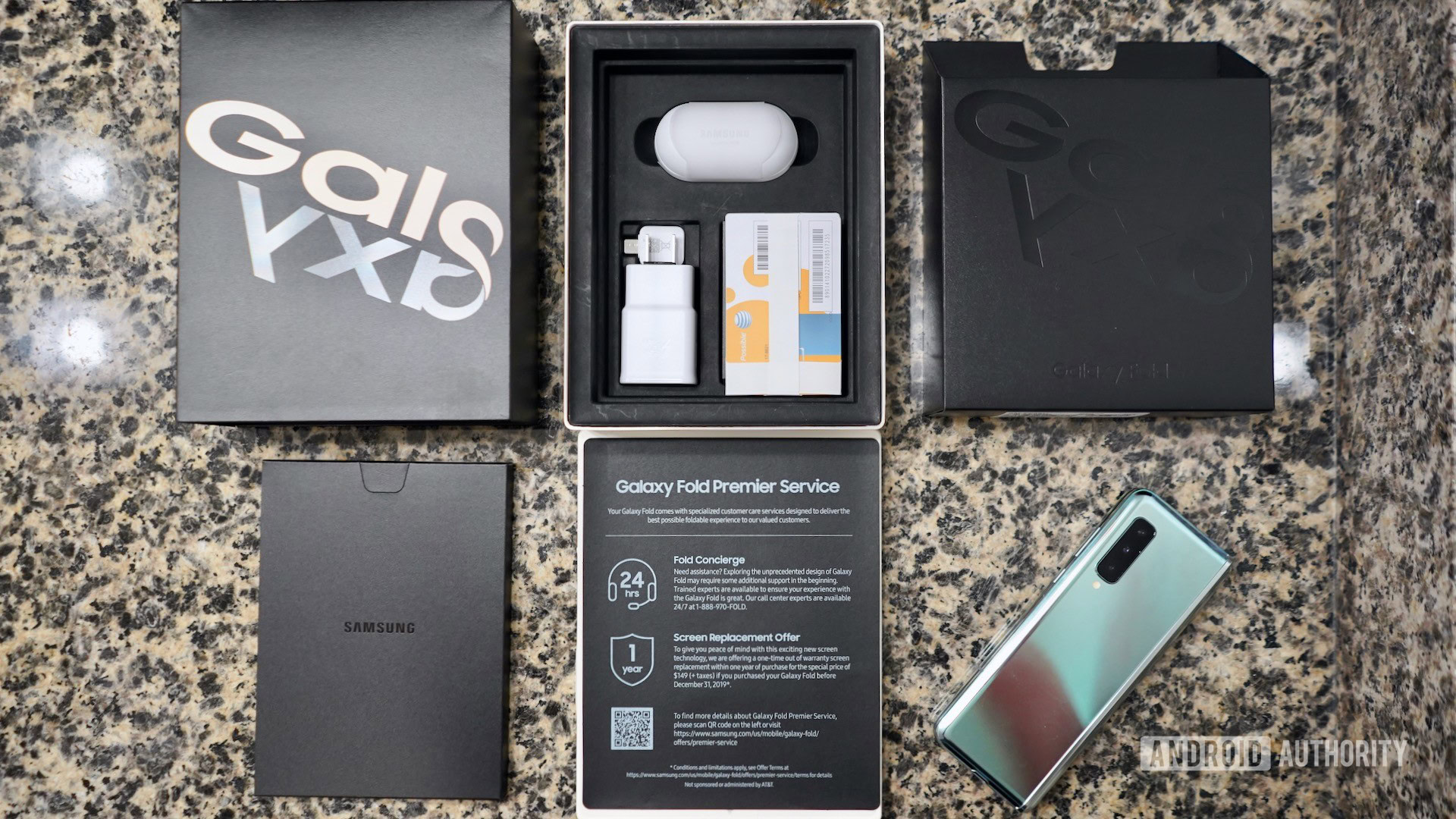 Samsung Galaxy Fold review whats in the box