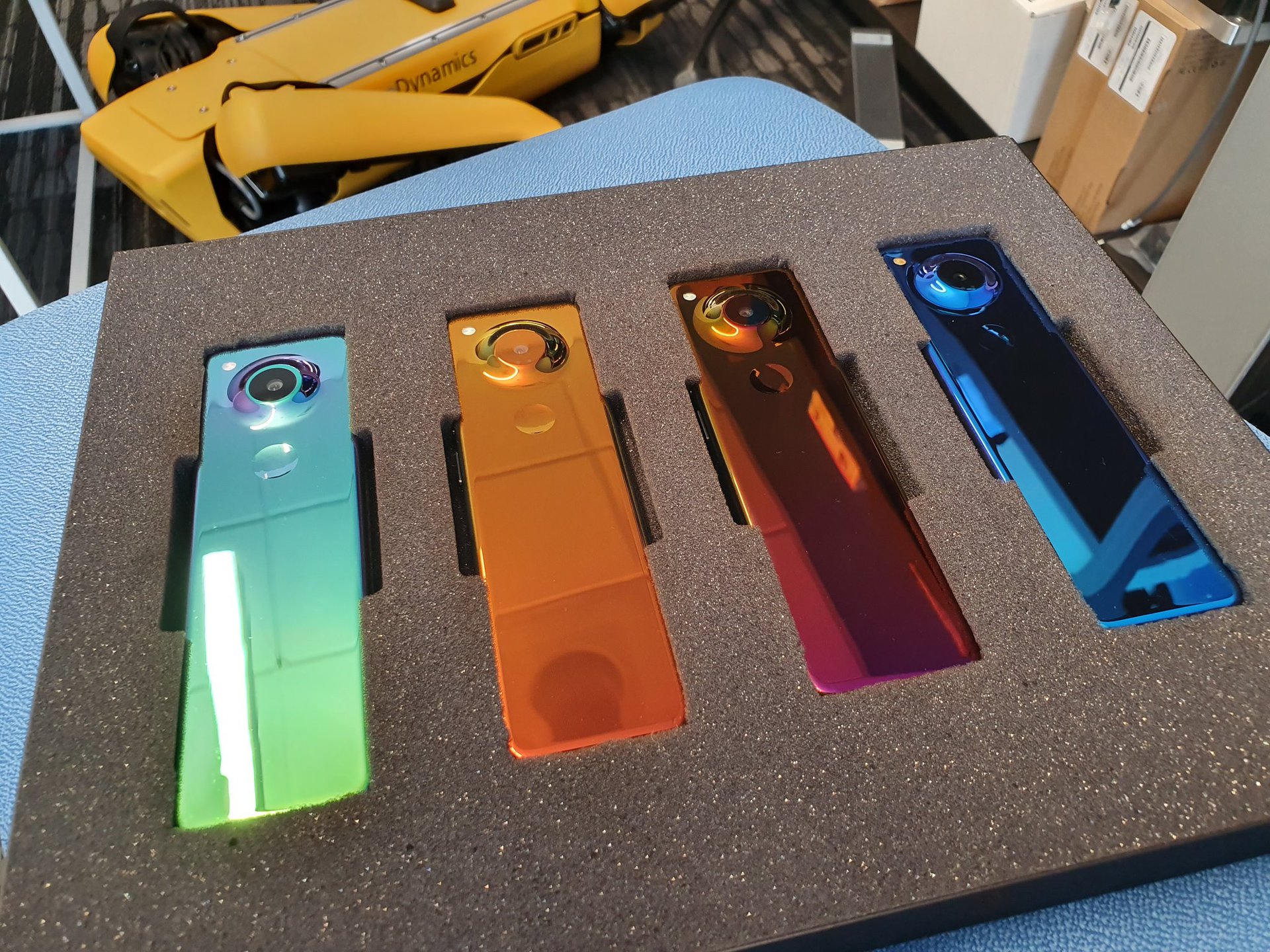 New Essential Phone from Andy Rubin GEM Colorshift