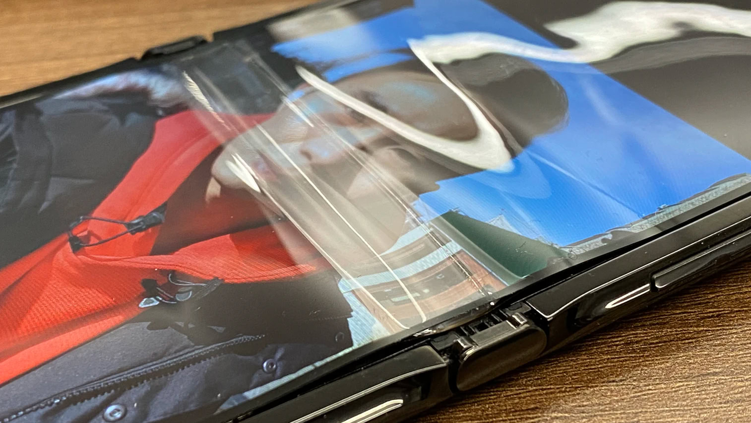 Motorola Razr Broken Display 2