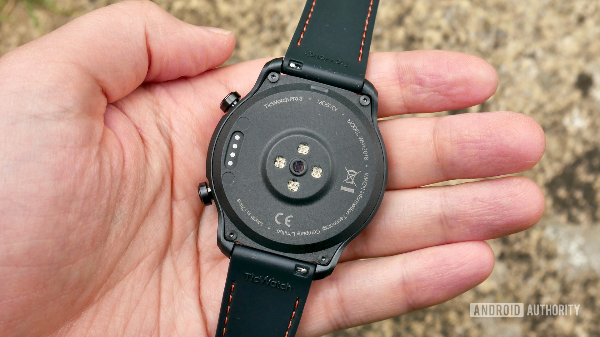 ticwatch pro 3 gps review rear