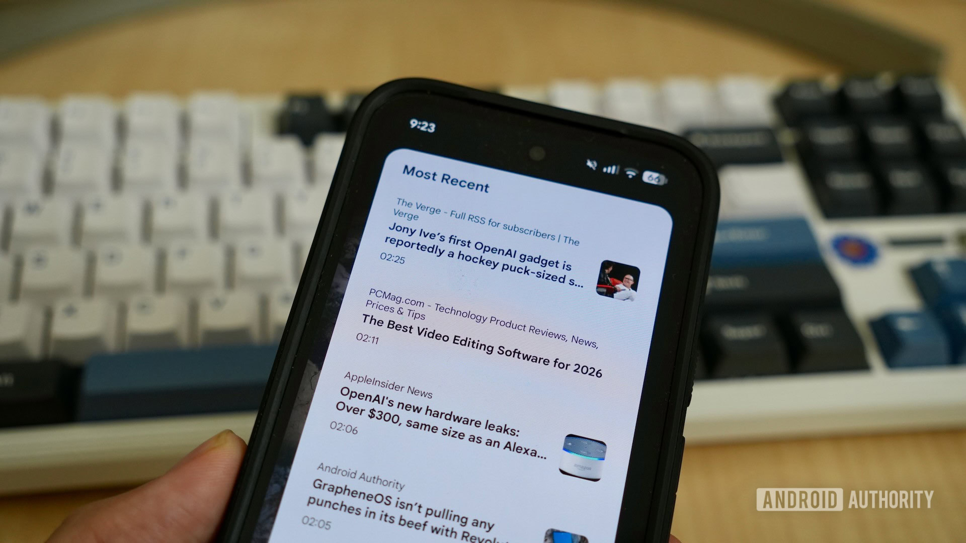 FeedFlow widget. FeedFlow RSS widget on the Pixel home screen.