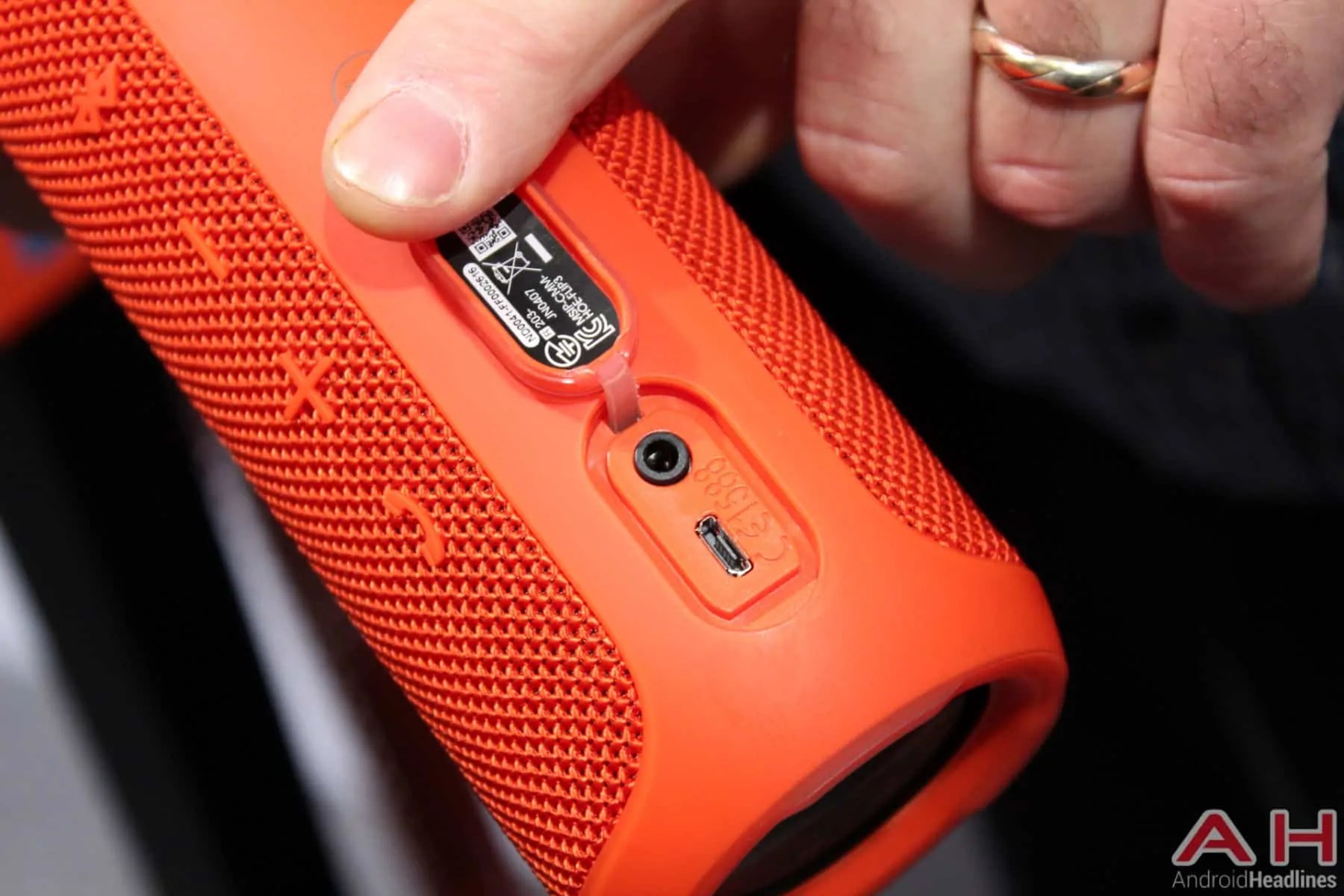 HandsOn With The JBL Flip 3 Bluetooth Speaker