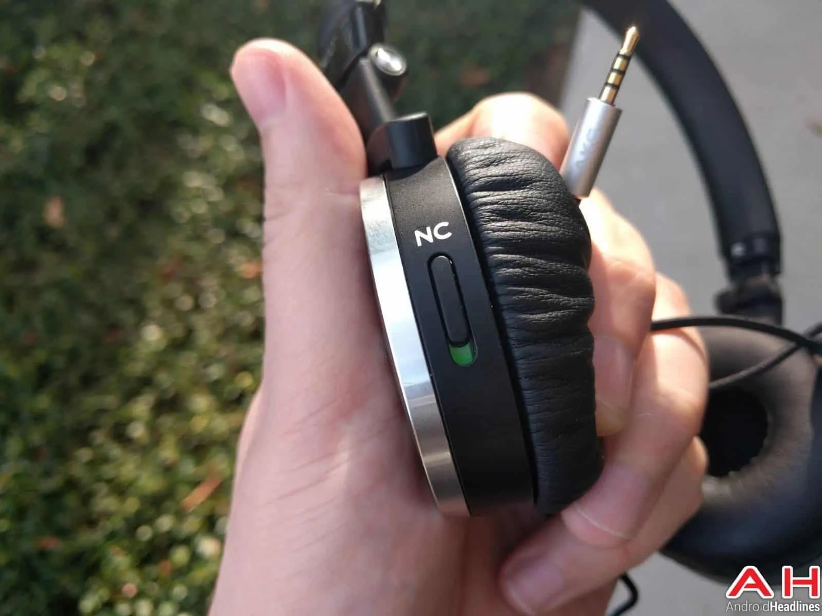 Featured Review: AKG N60 Noise Cancelling On-Ear Headphones